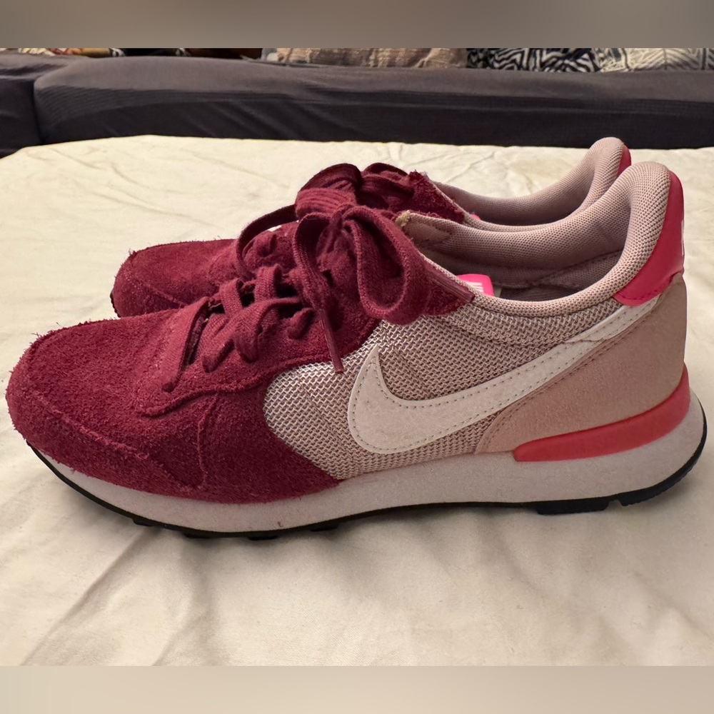 NIKE Internationalist Women's Running Shoes Bordeaux Rose Size 6